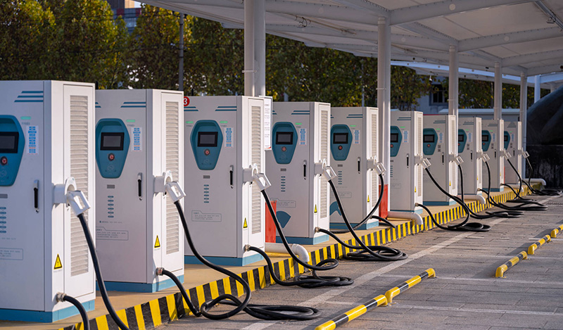 Electric vehicle charging station